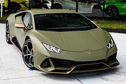 'Soi' siêu xe Lamborghini Huracan EVO màu độc sắp về Việt Nam