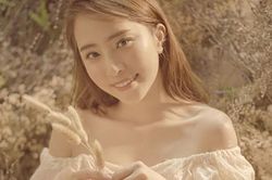Quỳnh Nga diện đồ nude hở bạo, đồng nghiệp bình luận rôm rả vì quá nuột