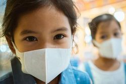 Cách đeo khẩu trang đúng để phòng chống dịch virus corona