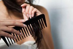 Mơ bị rụng tóc, tốt hay xấu?
