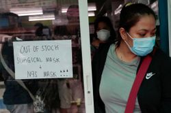 Đeo khẩu trang hay là không: Nhiều người hoang mang về biện pháp chuẩn phòng ngừa virus corona