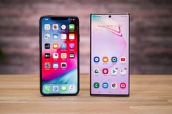iPhone của Apple lần đầu 'đánh bại' Samsung trong suốt hai năm