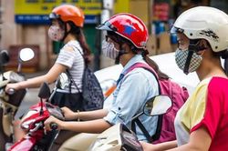 Chuyên gia: Đừng đổ xô đi mua khẩu trang y tế nữa, khẩu trang vải cũng ngăn được virus corona