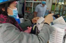 Chùm ảnh: Người dân ùn ùn kéo đi mua khẩu trang phòng virus Corona, nhiều nơi 'cháy hàng'