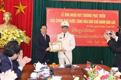 Chính phủ Lào tặng Huy chương phát triển cho Đại tá Võ Trọng Hải