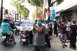 Những chiếc khẩu trang nghĩa tình ở đất Tây Đô
