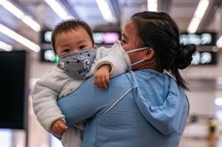 Tin tức thế giới 31/1: Virus corona có thể lây từ người sang người chỉ trong 15 phút