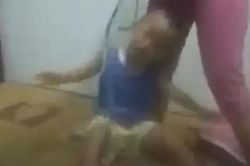 Điều tra vụ một phụ nữ bạo hành trẻ ở Bình Dương