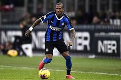 Ashley Young ca ngợi HLV Antonio Conte chỉ sau thời gian ngắn làm việc