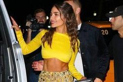 Hoa hậu Hoàn Vũ Olivia Culpo mắc lỗi trang phục hớ hênh vòng 1 'chảy xệ'