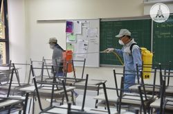 Phụ huynh lo lắng, nhà trường trấn an cho học sinh đến trường mùa dịch Corona