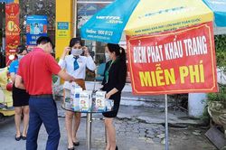 Quảng Bình: Xử phạt 30 triệu đồng đối với 9 quầy thuốc bán khẩu trang giá cao