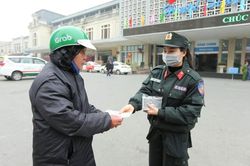 Hàng chục nghìn chiếc khẩu trang miễn phí dành tặng người dân