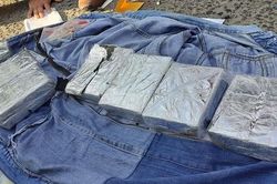Bắt 3 đối tượng vận chuyển 14 bánh heroin