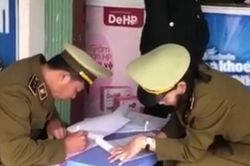Lập biên bản xử phạt 6 nhà thuốc bán khẩu trang 'giá cắt cổ'