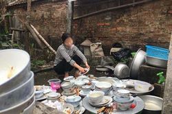 Về quê người yêu ăn giỗ phải rửa 10 mâm bát, cô gái tuyên bố thế này khiến mẹ chông tương lai 'tối sầm mặt'