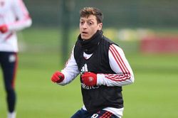 Tại sao Arsenal không bán Oezil trong tháng Giêng dù có cơ hội?