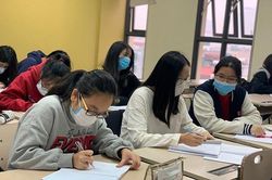 Lo ngại lây lan virus Corona, hàng trăm học sinh trường Marie Curie tự nghỉ học