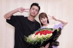 Chỉ 1 chi tiết nhỏ, fan couple Dương Tử - Lý Hiện khẳng định chắc nịch thần tượng đang hẹn hò