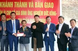 Trao nhà nhân ái cho gia đình có hoàn cảnh khó khăn