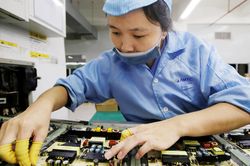 Hoạt động sản xuất Trung Quốc đối mặt nguy cơ thu hẹp mạnh do dịch virus Corona