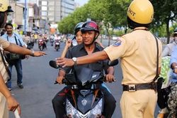 CSGT tăng cường phòng chống dịch bệnh virus corona nhưng vẫn xử lý nghiêm nồng độ cồn