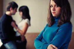 Chồng giúp đỡ vợ cũ trong lúc khó khăn nhưng giấu tôi