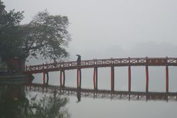 Trời Hà Nội mù mịt từ sáng đến trưa