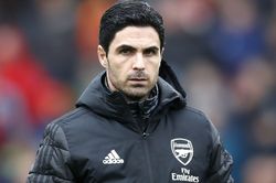 HLV Arsenal đổ lỗi cho mặt cỏ sau trận hòa Burnley