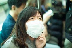 Làm thế nào để phòng tránh virus corona khi đi máy bay?