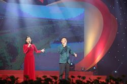Dàn nghệ sĩ nổi tiếng biểu diễn trong 'Với Đảng vẹn tròn tin yêu'