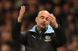 Man City thua Tottenham, Guardiola 'giam lỏng' học trò tới 50 phút trong phòng thay đồ