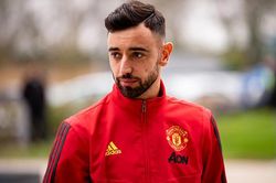 Tin bóng đá MU 3/2: Giggs chỉ ra vị trí tốt nhất cho Fernandes. Lộ diện 'bom tấn' mùa Hè