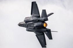 Ba Lan 'mua rẻ' một loạt tiêm kích F-35 từ Mỹ... Moscow có nóng mặt?