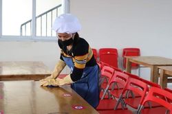 Học sinh được yêu cầu hạn chế đi lại nơi đông người trong đợt nghỉ