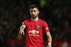 Đội hình tiêu biểu vòng 25 Premier League: Bruno Fernandes góp mặt
