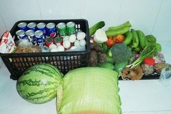 Biết tin trường cho nghỉ học phòng ngừa virus Corona, bố mẹ ở quê liền 'tiếp tế' lương thực khiến cậu sinh viên bất ngờ