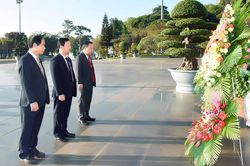Lãnh đạo tỉnh Gia Lai dâng hoa, dâng hương tưởng niệm Hồ Chủ tịch