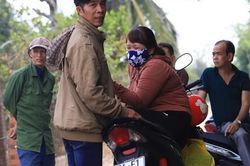 Hai vợ chồng ở Vĩnh Long mất 2 ngày tìm đến Củ Chi xem bắt Tuấn 'Khỉ'