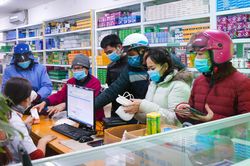 Hiệu thuốc, siêu thị ráo riết tìm nguồn cung khẩu trang