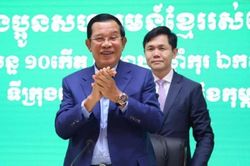 TT Hun Sen đến thăm sinh viên Campuchia ở tâm dịch Vũ Hán