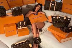 Kendall Jenner trao giải 35.000 USD và loạt túi Louis Vuitton cho fan