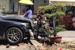 Clip thực nghiệm vụ xe Mercedes tông nữ tiếp viên hàng không trọng thương