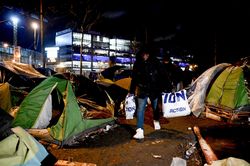 Pháp giải tỏa khu lều trại của người di cư cuối cùng ở phía Bắc Paris