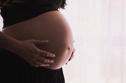 Thai phụ nhiễm virus Corona hạ sinh bé gái khỏe mạnh