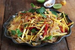Cách làm nộm xoài xanh với gân bò vị chua chua cay cay hấp dẫn