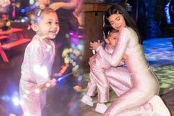 Kylie Jenner dựng công viên trò chơi khổng lồ dành riêng cho sinh nhật lần thứ 2 của con gái