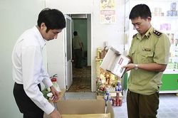 Đắk Lắk: Phát hiện nhà thuốc găm 2.000 khẩu trang y tế dù báo hết hàng