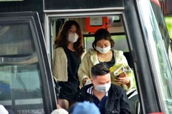 Di chuyển bằng taxi, ô tô có nguy cơ lây nhiễm virus corona như thế nào?