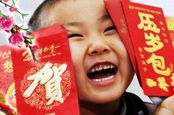 Phát hoảng vì con dọa 'tố' cha mẹ, kiên quyết đòi giữ tiền lì xì